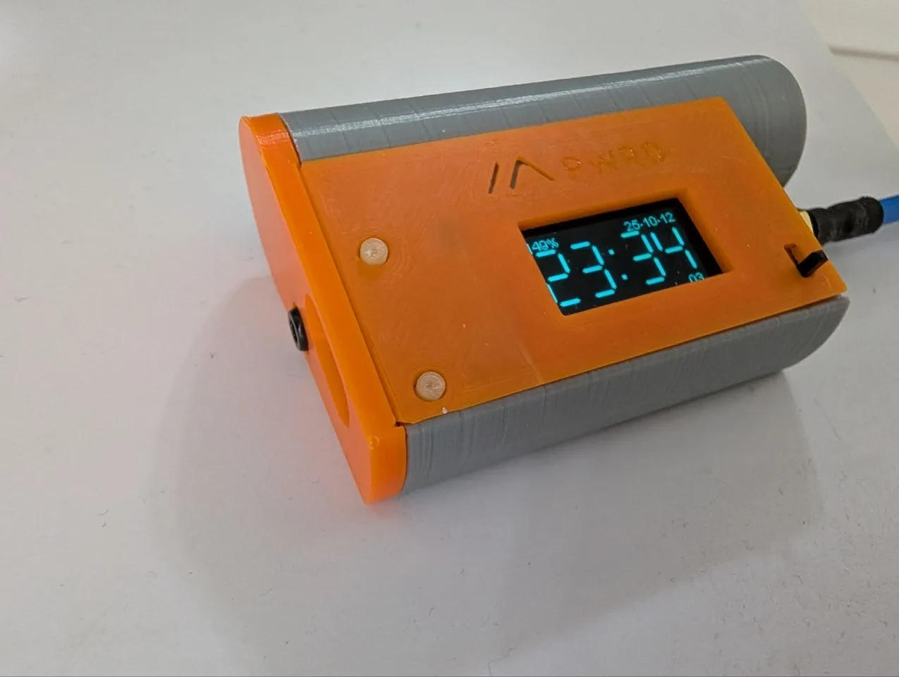 Compact 18650-powered portable Heltec V4 node